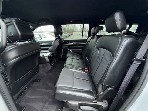 Used 2024 Jeep Wagoneer L Series II w/ Flexible Seating Group image 23