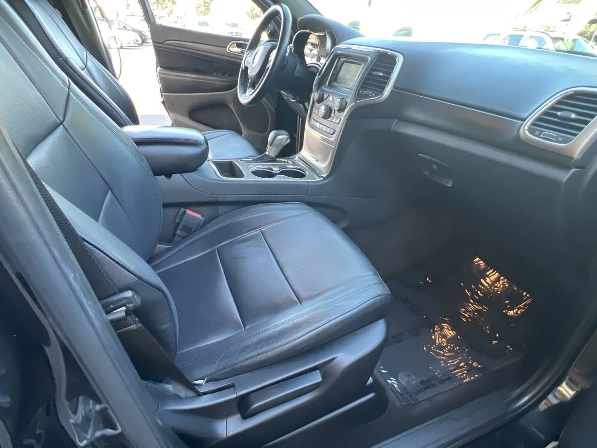 Used 2016 Jeep Grand Cherokee Laredo w/ Quick Order Package 23E RWD image 9