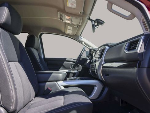 Used 2017 Nissan Titan SV image 36