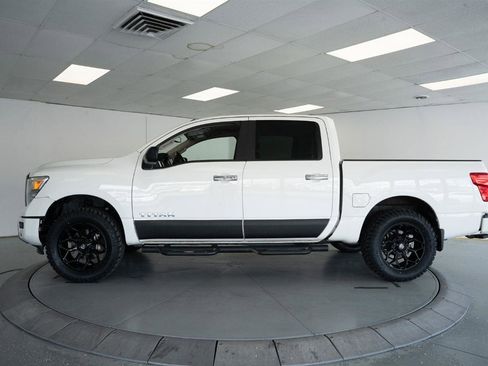 Used 2021 Nissan Titan SV w/ SV Convenience Package AWD/4WD image 4