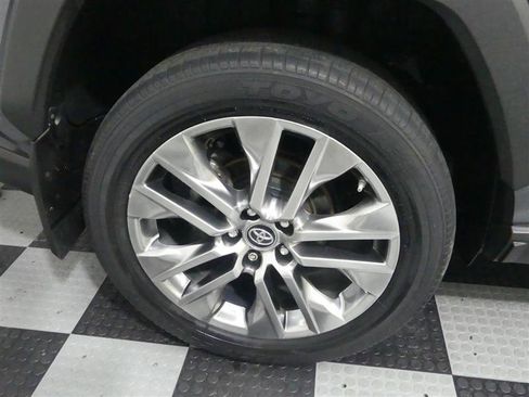Used 2019 Toyota RAV4 XLE Premium image 15