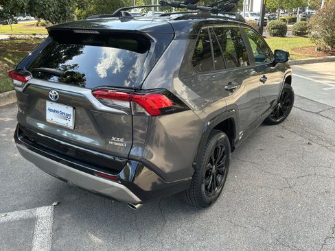 Used 2022 Toyota RAV4 XSE AWD/4WD image 10