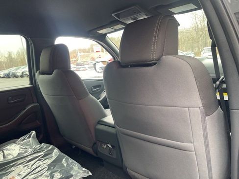 Used 2026 Nissan Frontier SV w/ SV Convenience Package image 18