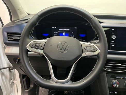 Used 2022 Volkswagen Taos SE FWD image 6