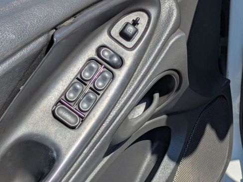 Used 2003 Ford Mustang Convertible image 11