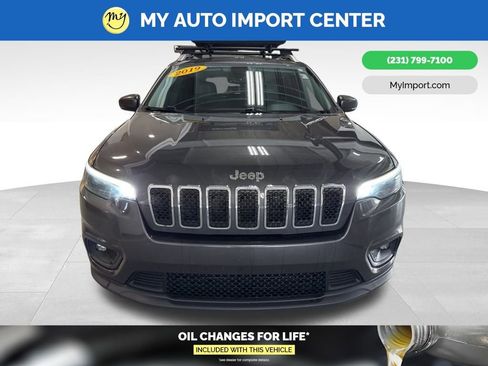 Used 2019 Jeep Cherokee Latitude Plus w/ Comfort/Convenience Group image 2