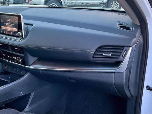 Certified 2025 Nissan Rogue SV image 17