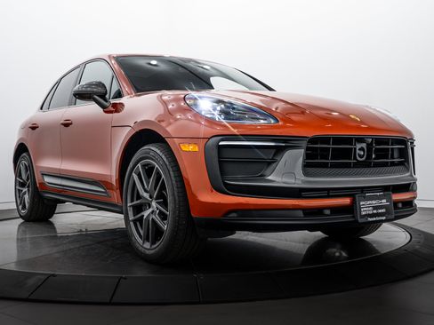 Certified 2025 Porsche Macan Turbo image 9