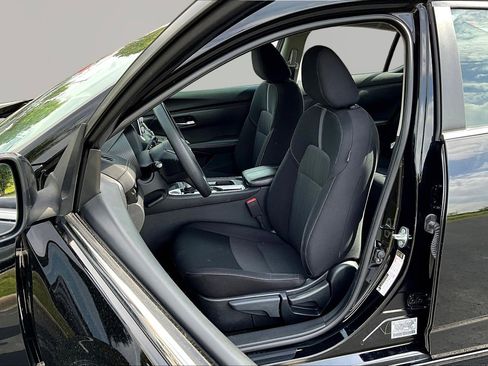 Used 2024 Nissan Sentra SV FWD image 21