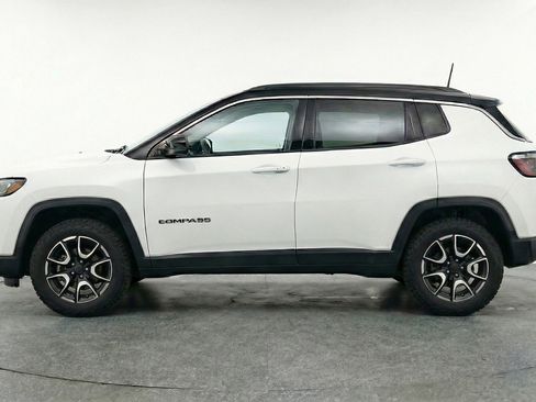 Used 2025 Jeep Compass Trailhawk AWD/4WD image 5