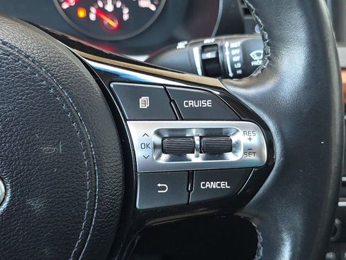 Used 2017 Kia Cadenza Premium w/ Luxury Package FWD image 29