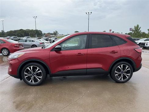 Certified 2021 Ford Escape SE w/ SE Sport Appearance Package FWD image 5