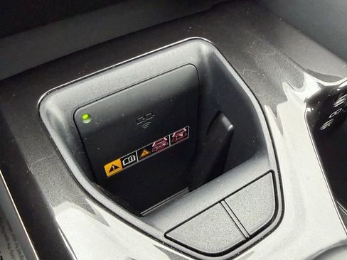 Certified 2025 Toyota Crown Signia image 19