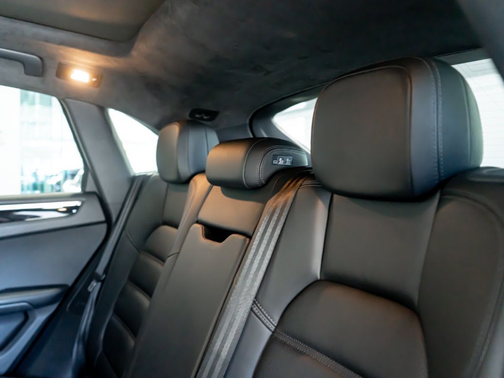 Used 2015 Porsche Macan Turbo AWD/4WD image 25