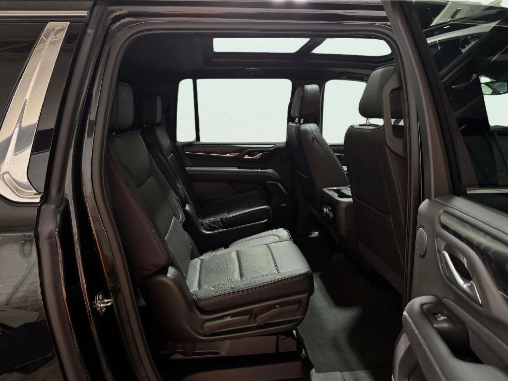 Used 2022 GMC Yukon XL Denali AWD/4WD image 28