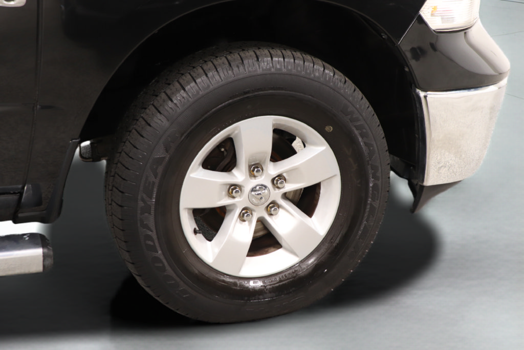 Used 2018 RAM 1500 Classic SLT AWD/4WD image 29