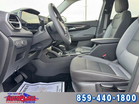 Used 2025 Chevrolet TrailBlazer LT AWD/4WD image 36