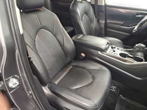 Used 2024 Toyota Highlander Limited AWD/4WD image 43