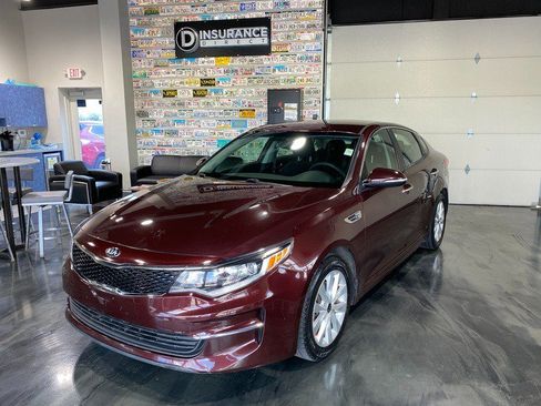 Used 2018 Kia Optima LX w/ 17" Alloy Wheels Package FWD image 4