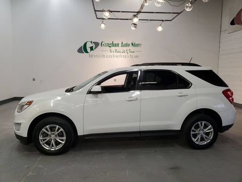 Used 2017 Chevrolet Equinox LT w/ Convenience Package AWD/4WD image 3