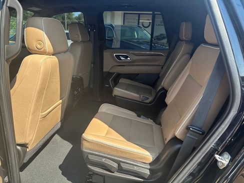 Used 2021 Chevrolet Tahoe Premier w/ Premium Package RWD image 11
