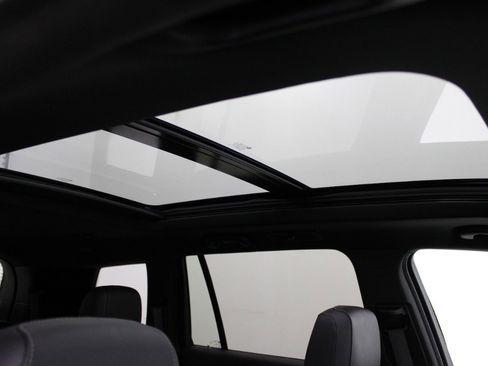 Used 2025 Cadillac XT6 Premium Luxury image 15