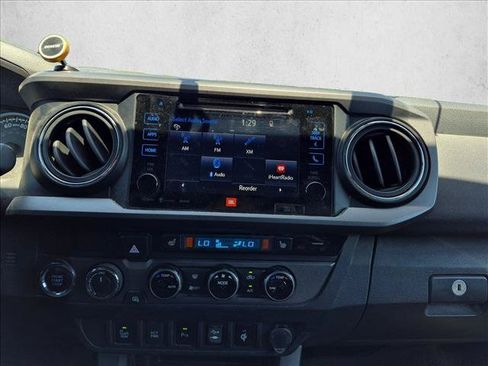 Used 2017 Toyota Tacoma TRD Sport AWD/4WD image 13
