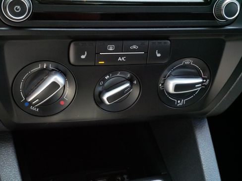 Used 2018 Volkswagen Jetta SE FWD image 23