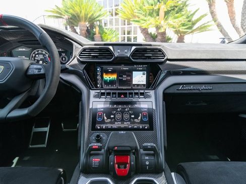 Used 2024 Lamborghini Urus Performante AWD/4WD image 29