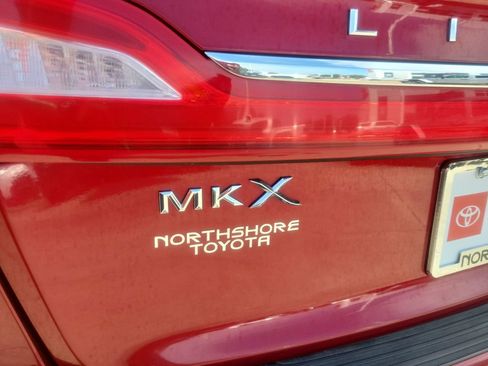 Used 2016 Lincoln MKX Reserve w/ Technology Package FWD image 11