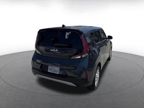 Used 2025 Kia Soul LX w/ LX Technology Package FWD image 14