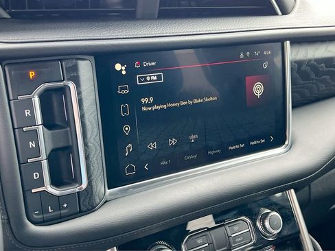 Used 2024 GMC Yukon Denali w/ Advanced Technology Package AWD/4WD image 15