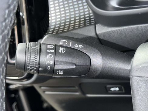 Used 2023 Volvo XC40 B5 Plus w/ Climate Package image 28