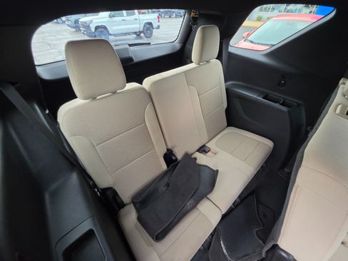 Used 2022 Chevrolet Traverse LS AWD/4WD image 18