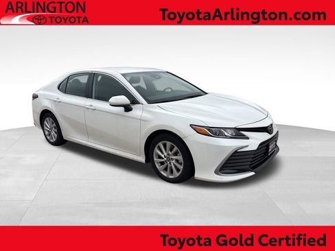 Used 2021 Toyota Camry LE image 1