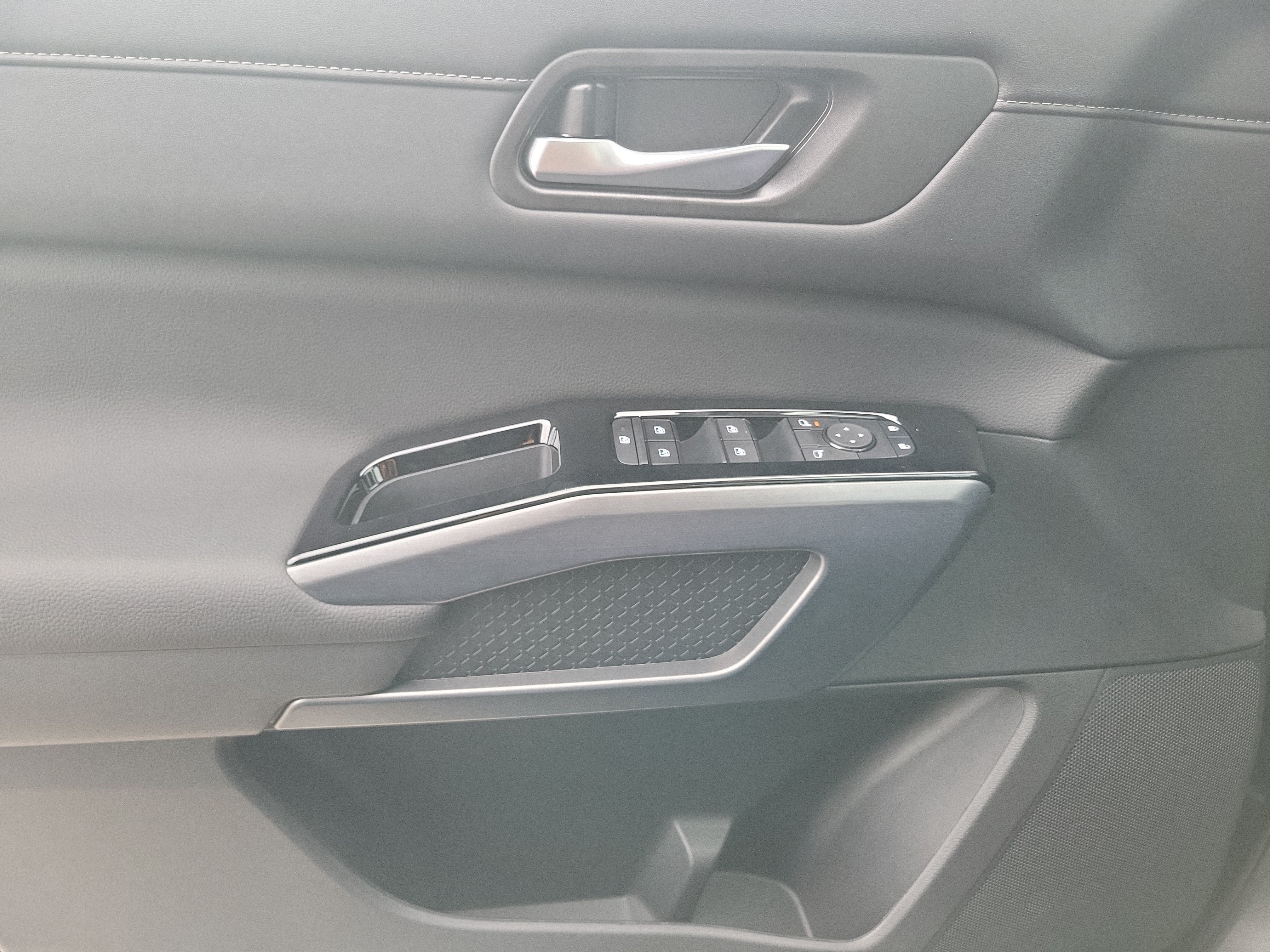 New 2026 Nissan Pathfinder SL FWD image 31
