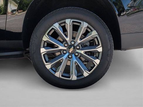 Used 2026 Chevrolet Suburban High Country AWD/4WD image 25