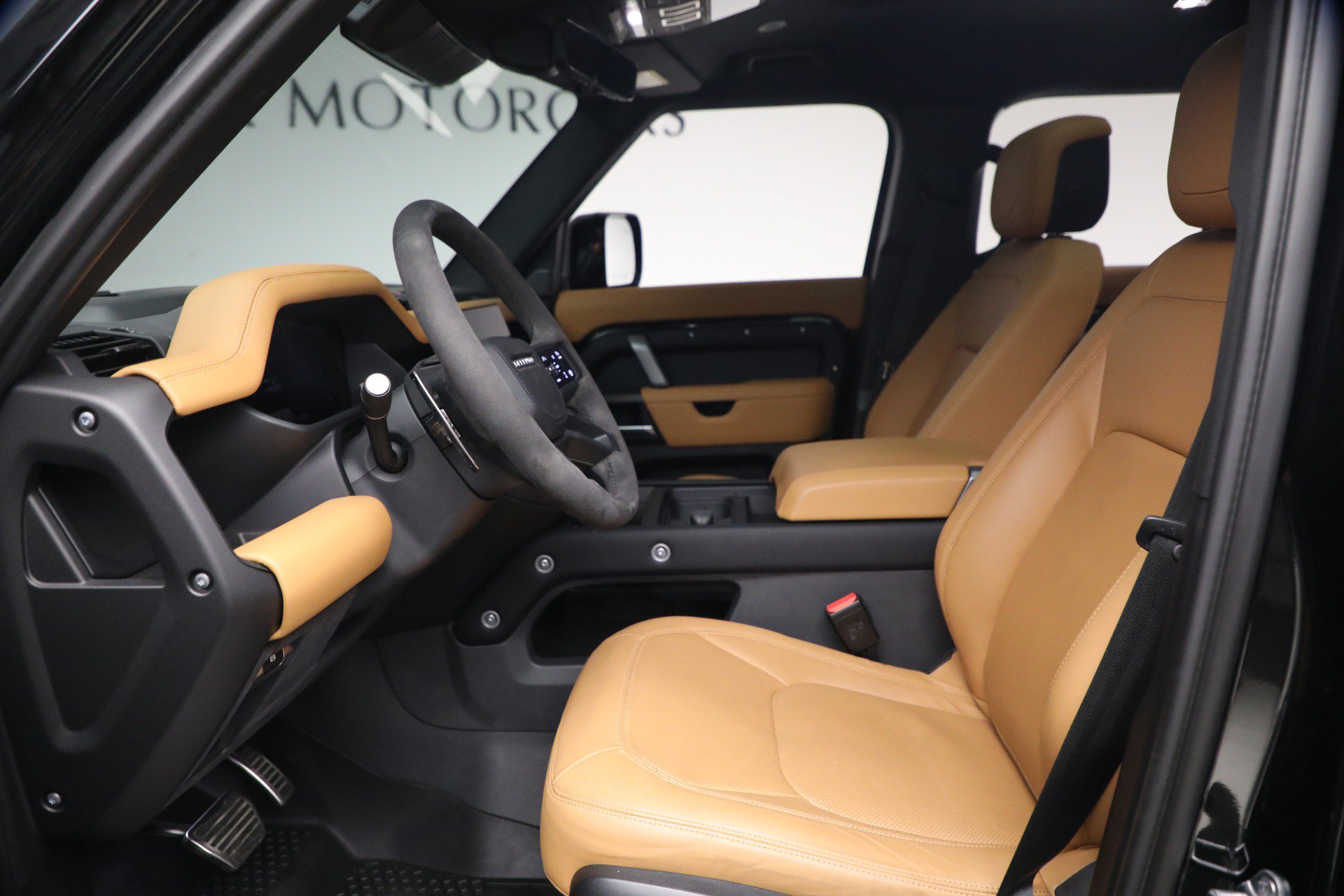 Used 2024 Land Rover Defender 110 V8 AWD/4WD image 13