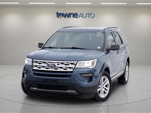 Used 2018 Ford Explorer XLT image 8