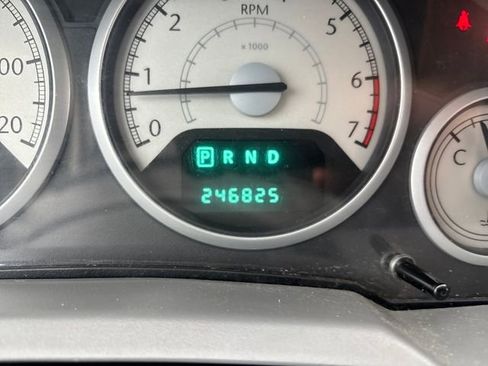 Used 2010 Chrysler Town & Country Touring image 18