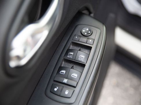 Used 2019 Jeep Cherokee Trailhawk image 20