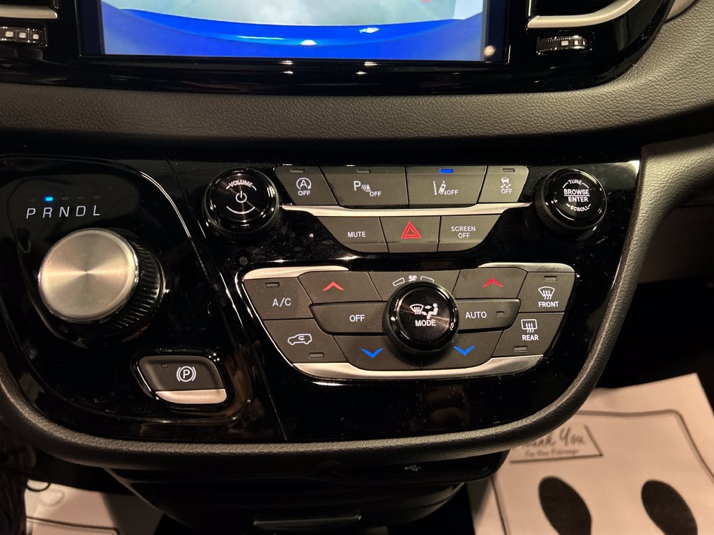 Used 2026 Chrysler Pacifica Select FWD image 19