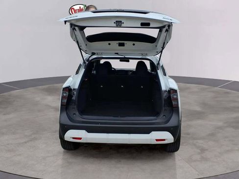 Used 2025 Nissan Kicks SV AWD/4WD image 19
