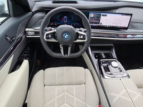 Certified 2025 BMW 750e xDrive w/ Premium Package AWD/4WD image 13
