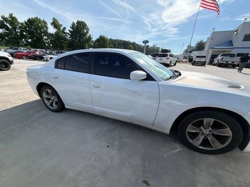 Used 2017 Dodge Charger SXT RWD image 16