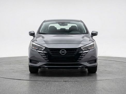 Used 2025 Nissan Versa SV image 2