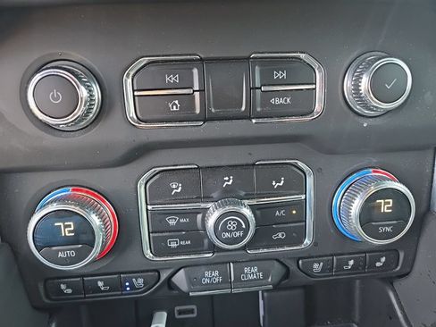 Used 2023 GMC Yukon XL SLT w/ SLT Premium Package RWD image 18