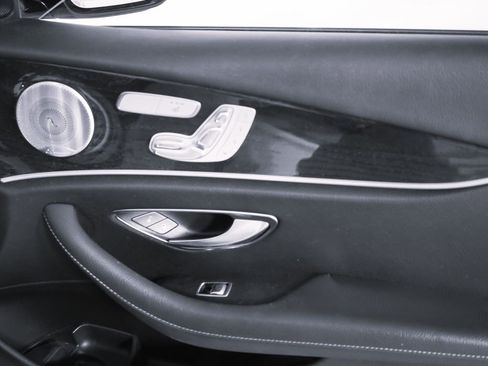 Used 2019 Mercedes-Benz E 300 4MATIC image 41