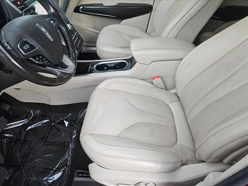 Used 2019 Lincoln MKC Select w/ Select Plus Package image 16