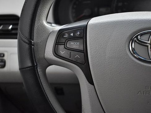 Used 2014 Toyota Sienna LE FWD image 11